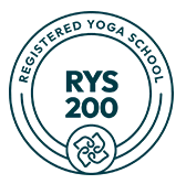 Logo RYS 200, qui signifie 200 heures de formation, délivré par Yoga Alliance, Registred yoga school